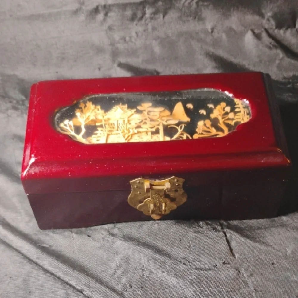 Vintage Red and Gold Jewelry Organizer